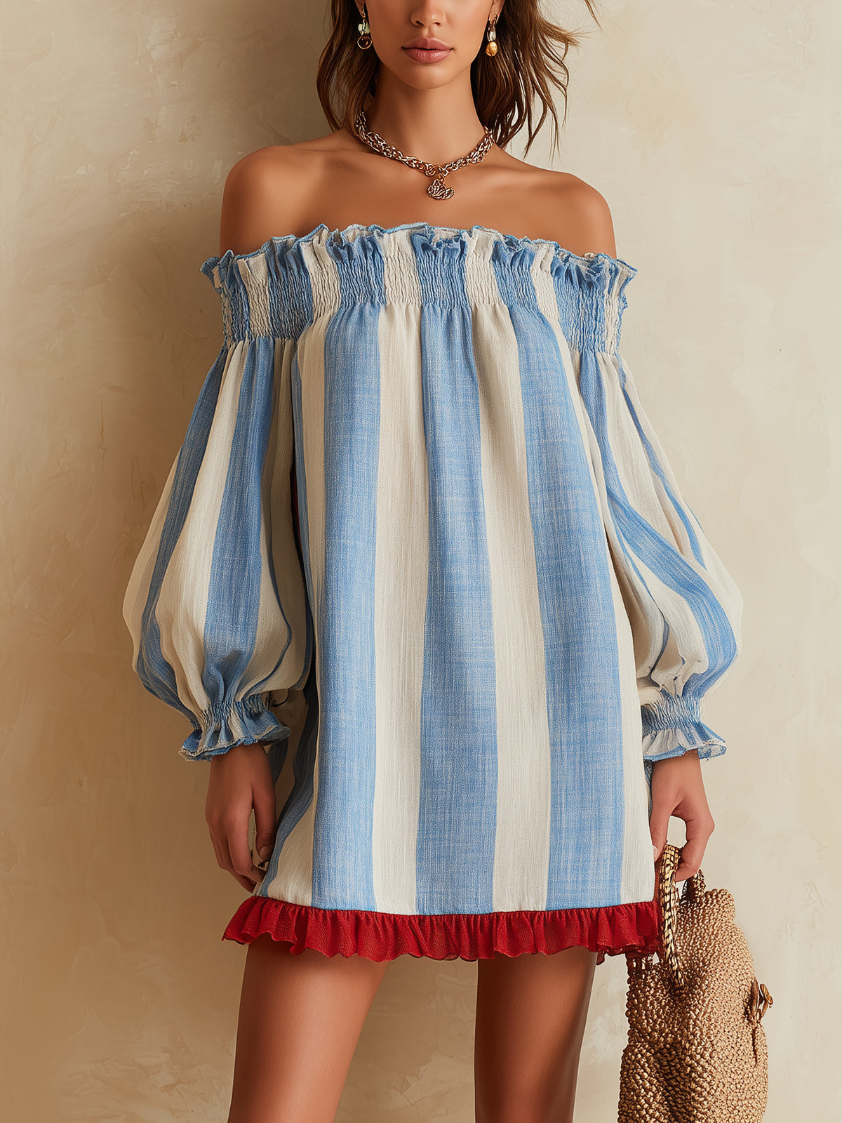 Ondine | Mini-Kleid mit blauen und weißen Streifen, schulterfreien Trägern und kontrastierendem Saum