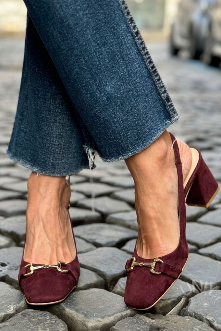 Olivefarbene Wildleder-Slingback-Pumps mit Blockabsatz