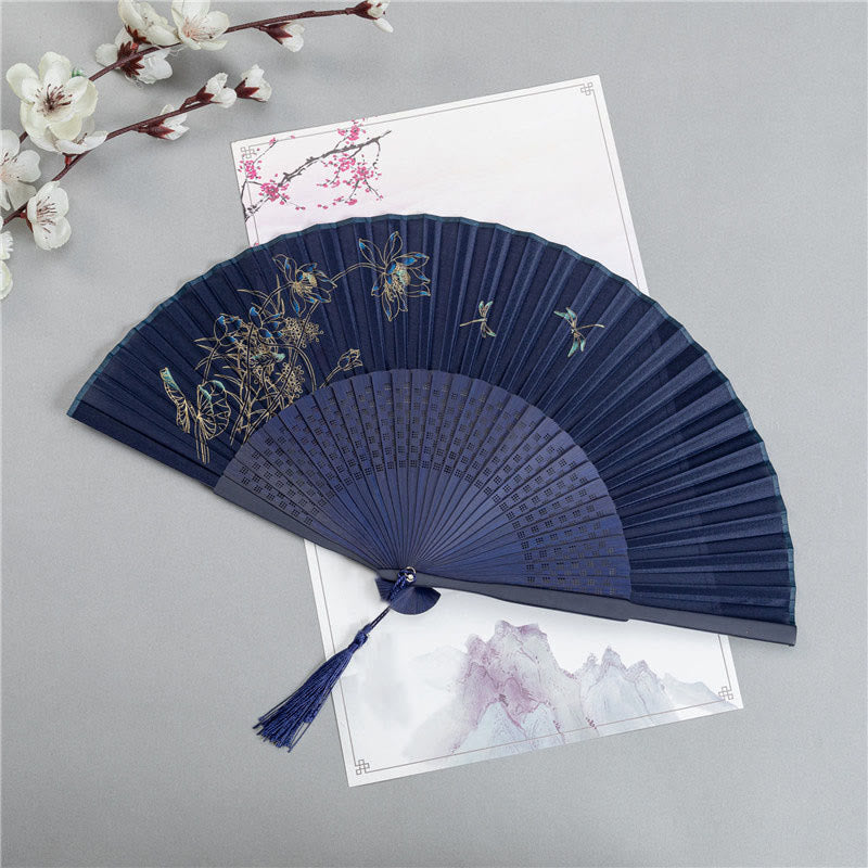 Faltbarer Bambus-Handfächer, 22,5 cm, mit Buddha-Steinen und Motiven von Kranich, Libelle, Lotus, Pfingstrose, Pflaumenblüte und Schmetterling