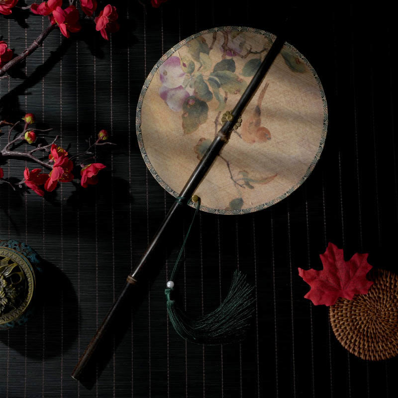 Handgemachter Fächer mit Buddha-Steinen und Blumenmuster – Pfirsich, Loquat, Kranich und Schmetterling – Langer lila Bambusgriff, tragbar und biegsam