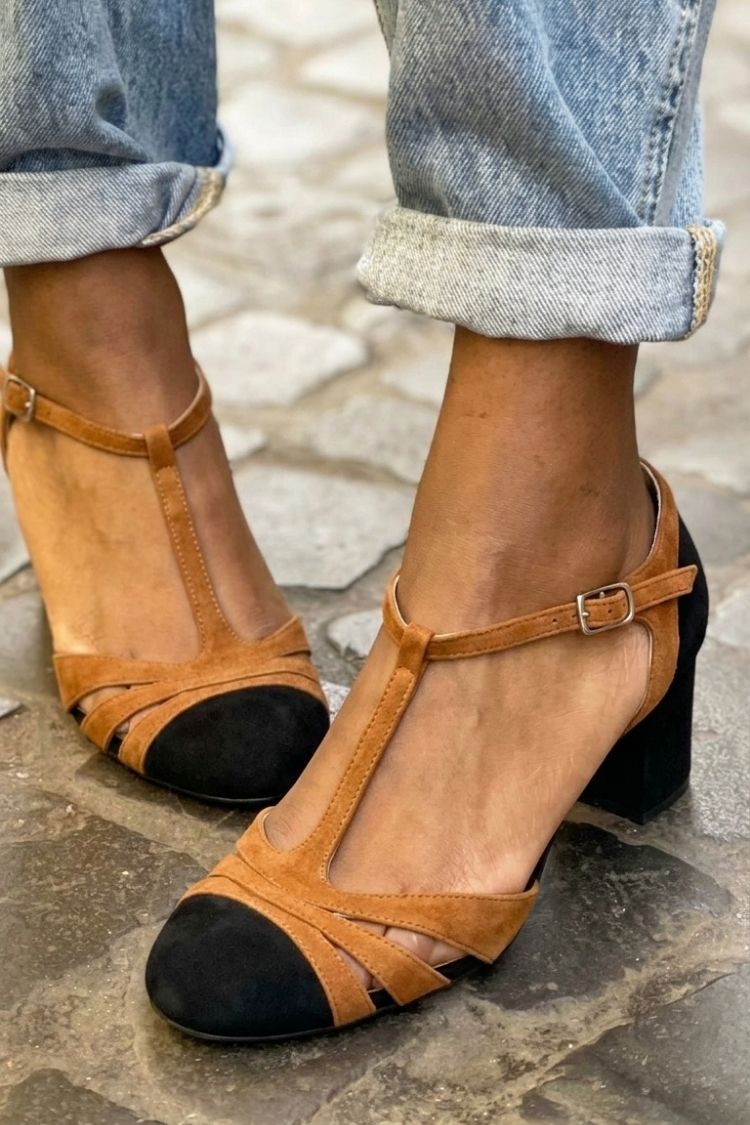 Fuchsia Cut-Out Pumps mit breitem Absatz, Schnalle und T-Riemen-Design