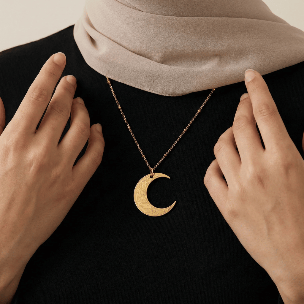 Lunavera™ - Filigrane Halskette mit Halbmond-Design