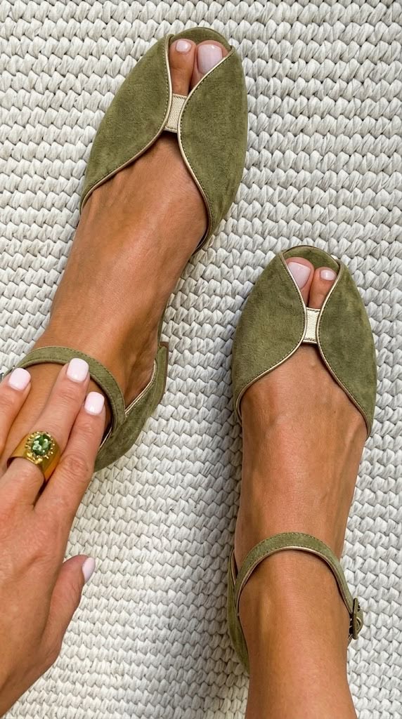 Elegante Peep-Toe Ballerinas aus Wildleder in Blau mit metallic Akzent