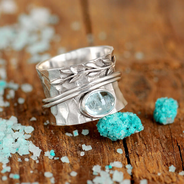Vintage-Ring mit bunten Zirkonias