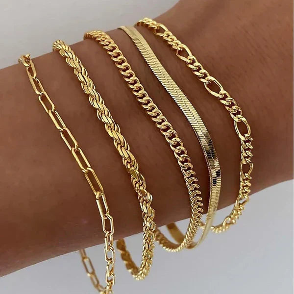 Set von 5 goldenen Armbändern