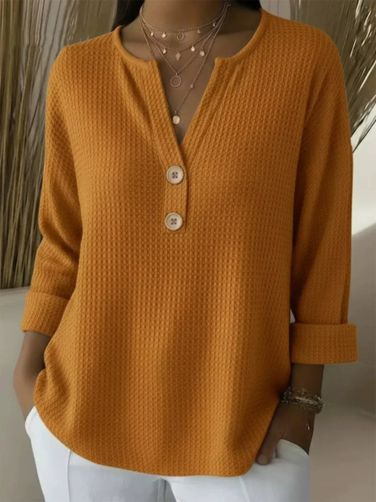 Lucía | T-shirt Henley à Texture Gaufrée avec Boutons