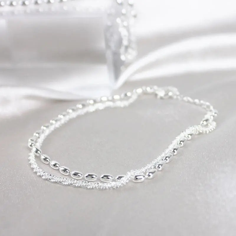 Elegantes Set aus Silberarmbändern mit Zirkonia