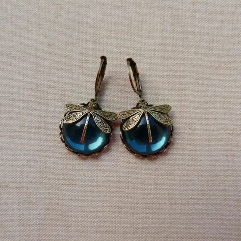 Antike goldene Ohrringe mit Kristallen in Libellenform