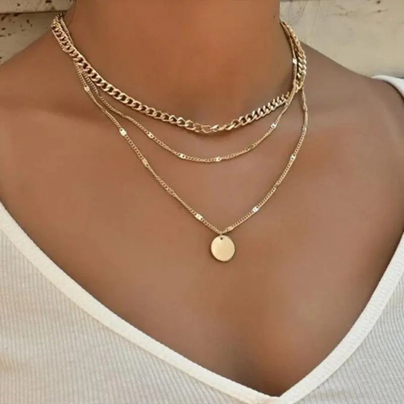 Eleganter Gold- und Silberkragen