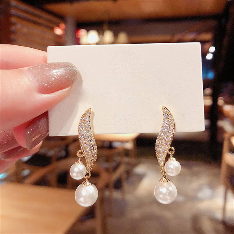 Goldene Perlen-Ohrstecker