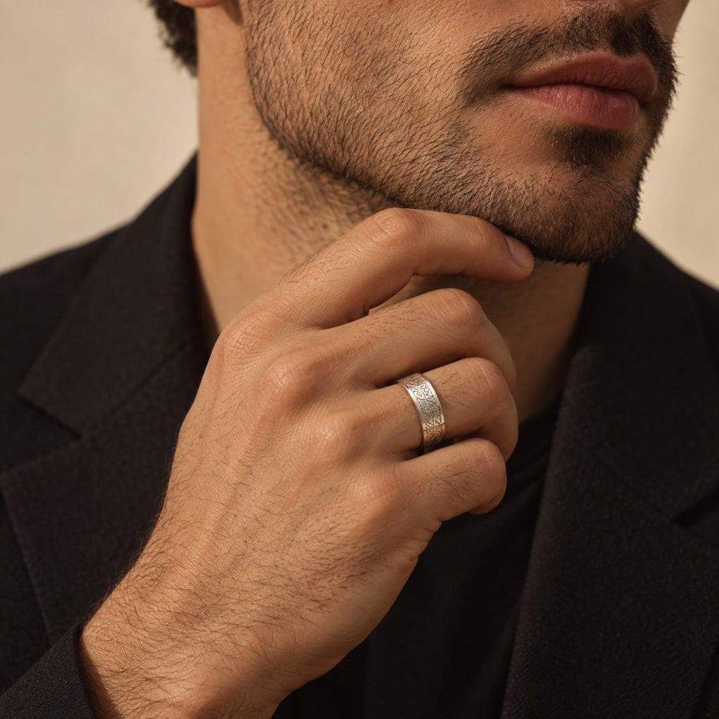 Lunavera™ - Eleganter gravierter Bandring für Herren