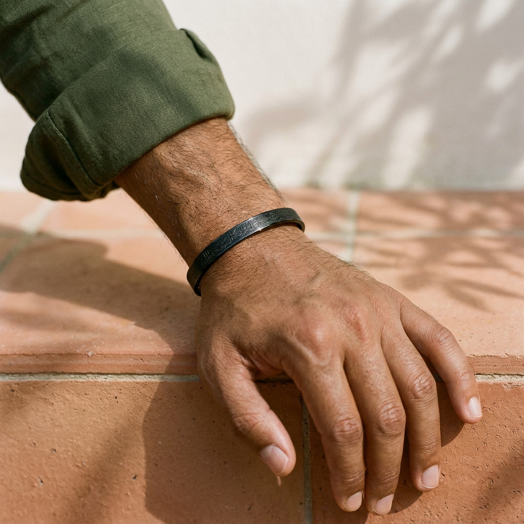 Lunara™ - Elegantes graviertes Armreif