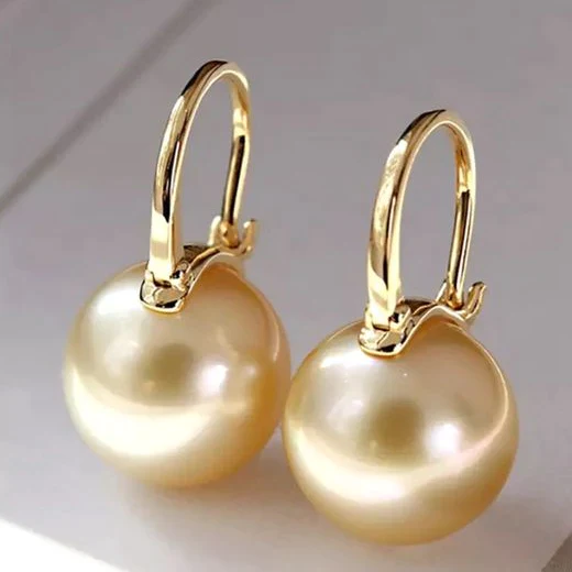 Elegante goldene Ohrringe mit Perlenakzenten