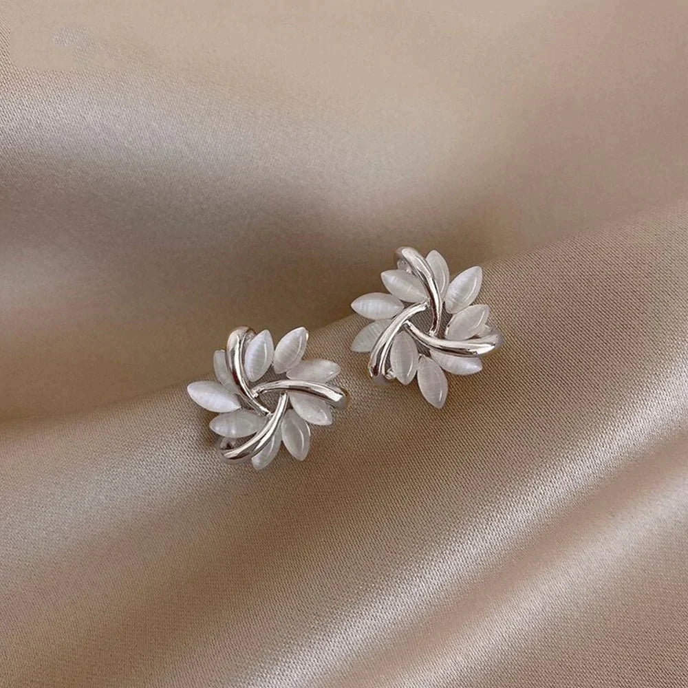 Elegante Gold- und Silber-Steckerohrringe