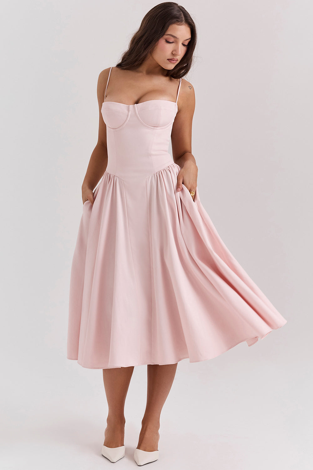 "NOVA | Korsettkleid" can be rewritten as "NOVA | Korsett Dress".